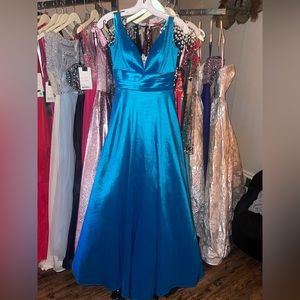 Gorgeous Mac Duggal gown.